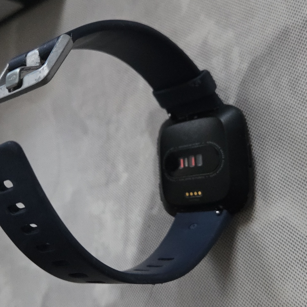 Fitbit Versa Smart Watch - Picture 5 of 7